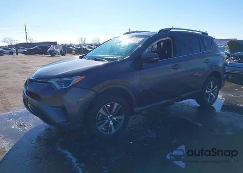 2017 Toyota Rav4 Xle z USA, uszkodzony, nr VIN 2T3RFREV4HW570279